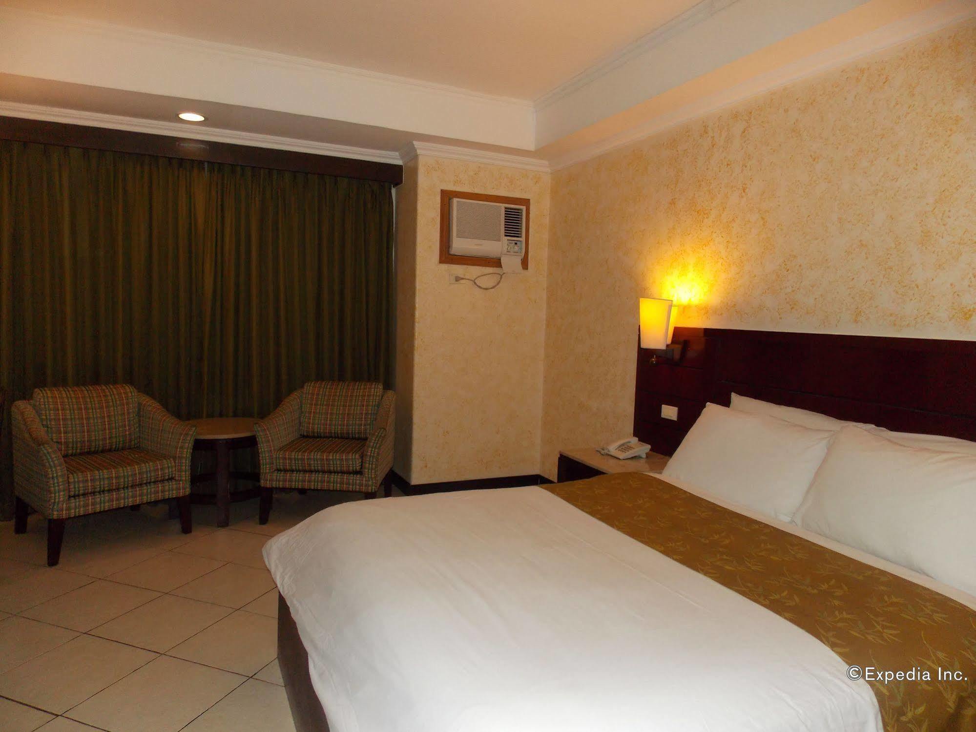 Mo2 Westown Hotel - Mandalagan Bacolod Exterior photo